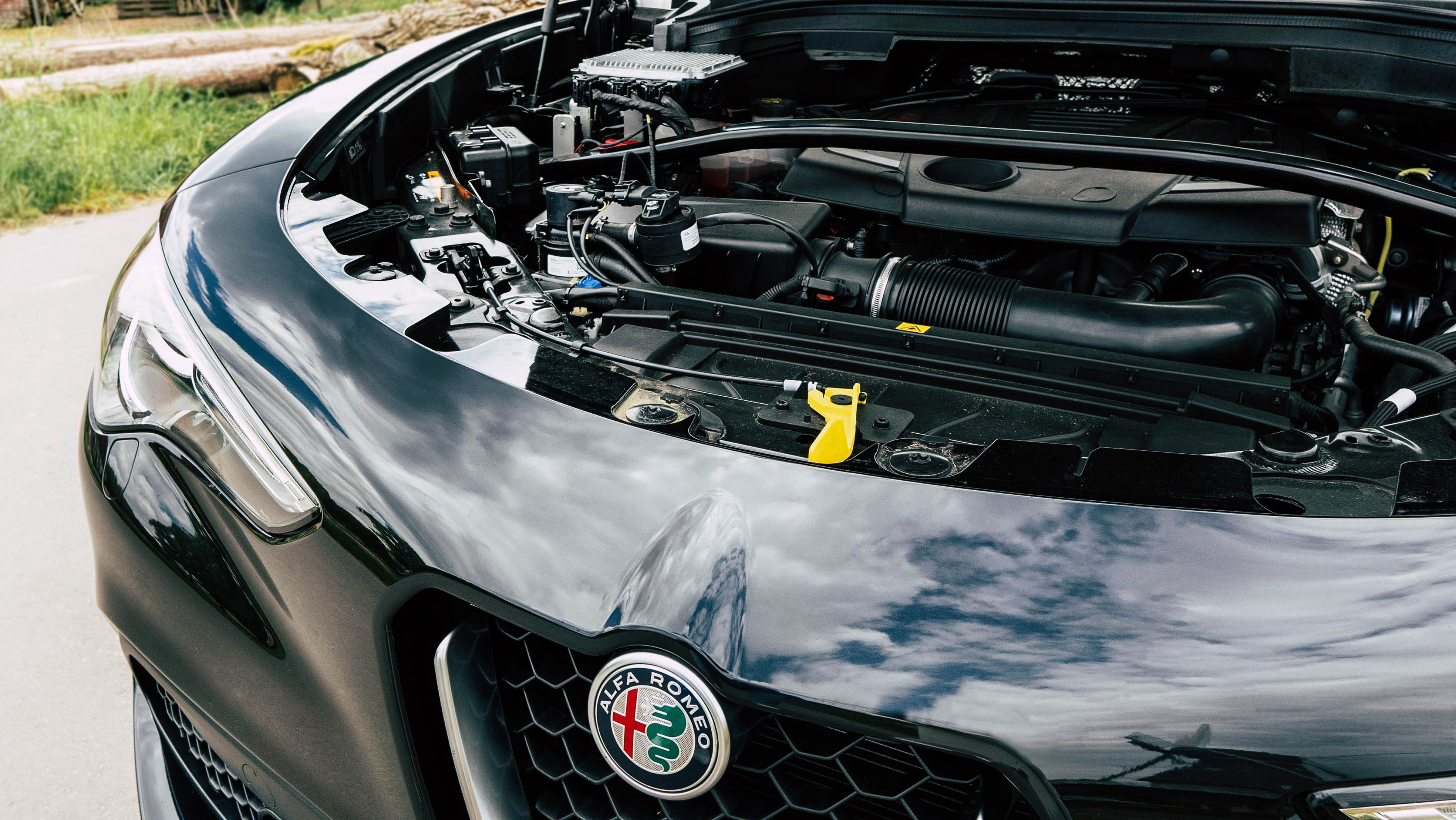 Alfa Stelvio - engine compartment